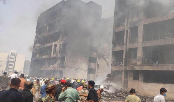 倍加网 印度失事客机上242人全部遇难！专家：坠毁飞机或遭鸟击